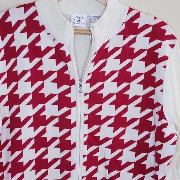 NWT Maggie Lane | Red & Cream Houndstooth Zip Cardigan Sweater - Picture 2 of 4
